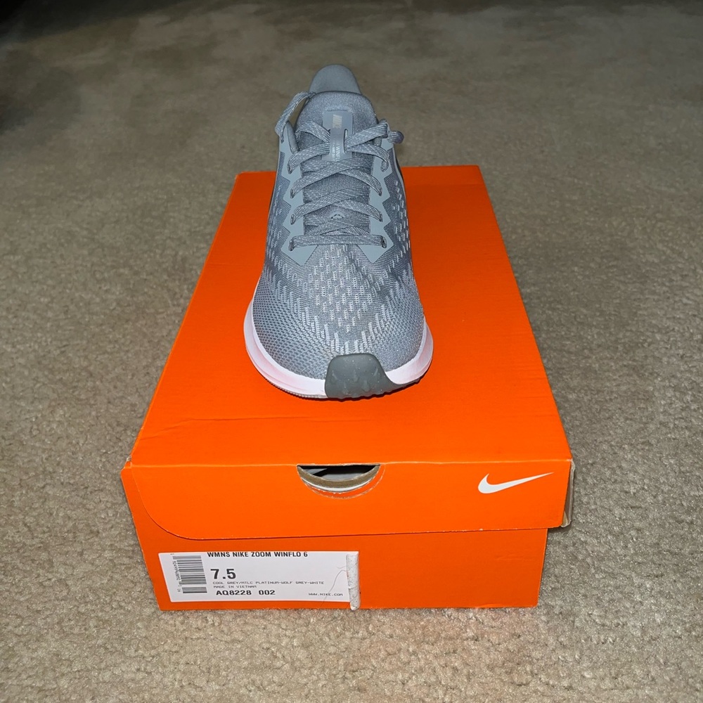 Like new Nike Zoom Winflo Running Shoe 7.5 Gray